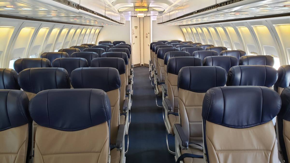 Boeing 737 Main Cabin